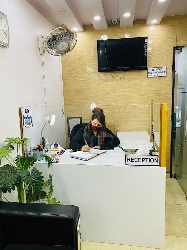 Photos of Dr Javaid Tahir | Nephrologist | Kidney Specialist in East Delhi | Nephrologist in Delhi | Kidney Health Centre. 1
