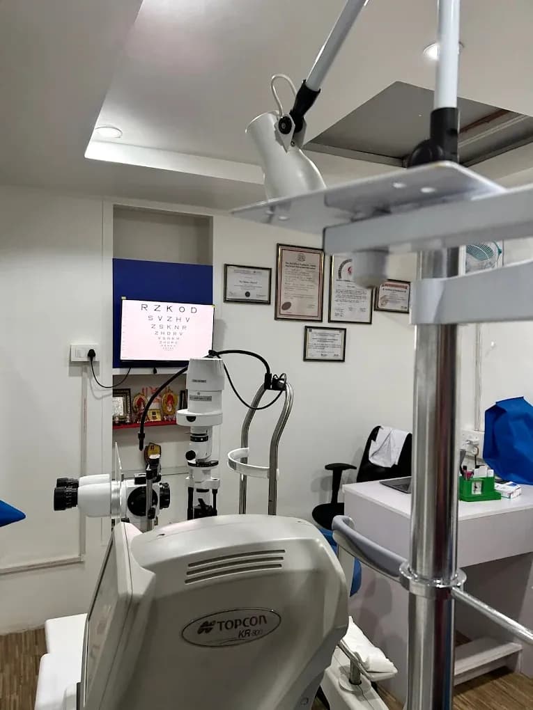 State-of-the-Art Eye Diagnostic Equipment Equipped with latest technology for detailed vision testing and early detection of eye problems.