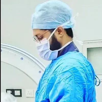 Dr. Shikhar Saxena Dr. Shikhar Saxena - Orthopedic Surgeon