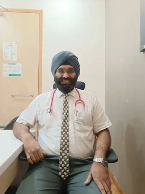 Dr. Amarinder Oberoi Dr. Amarinder Oberoi - Pediatrician in Andheri West Mumbai